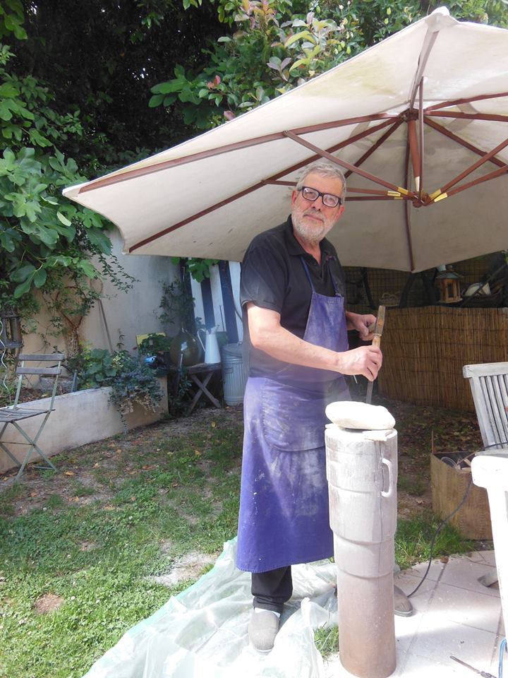 Bruno en train de travailler sur une création